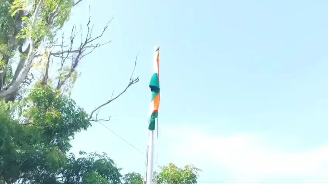 पालकमंत्री अतुल सावे यांच्या  हस्ते मुख्य शासकीय ध्वजारोहण, मराठवाडा मुक्तीसंग्रामाचा लढा मराठवाड्याच्या गावा-गावातून स्वातंत्र्य सैनिकांनी शौर्याने लढला-         पालकमंत्री अतुल सावे