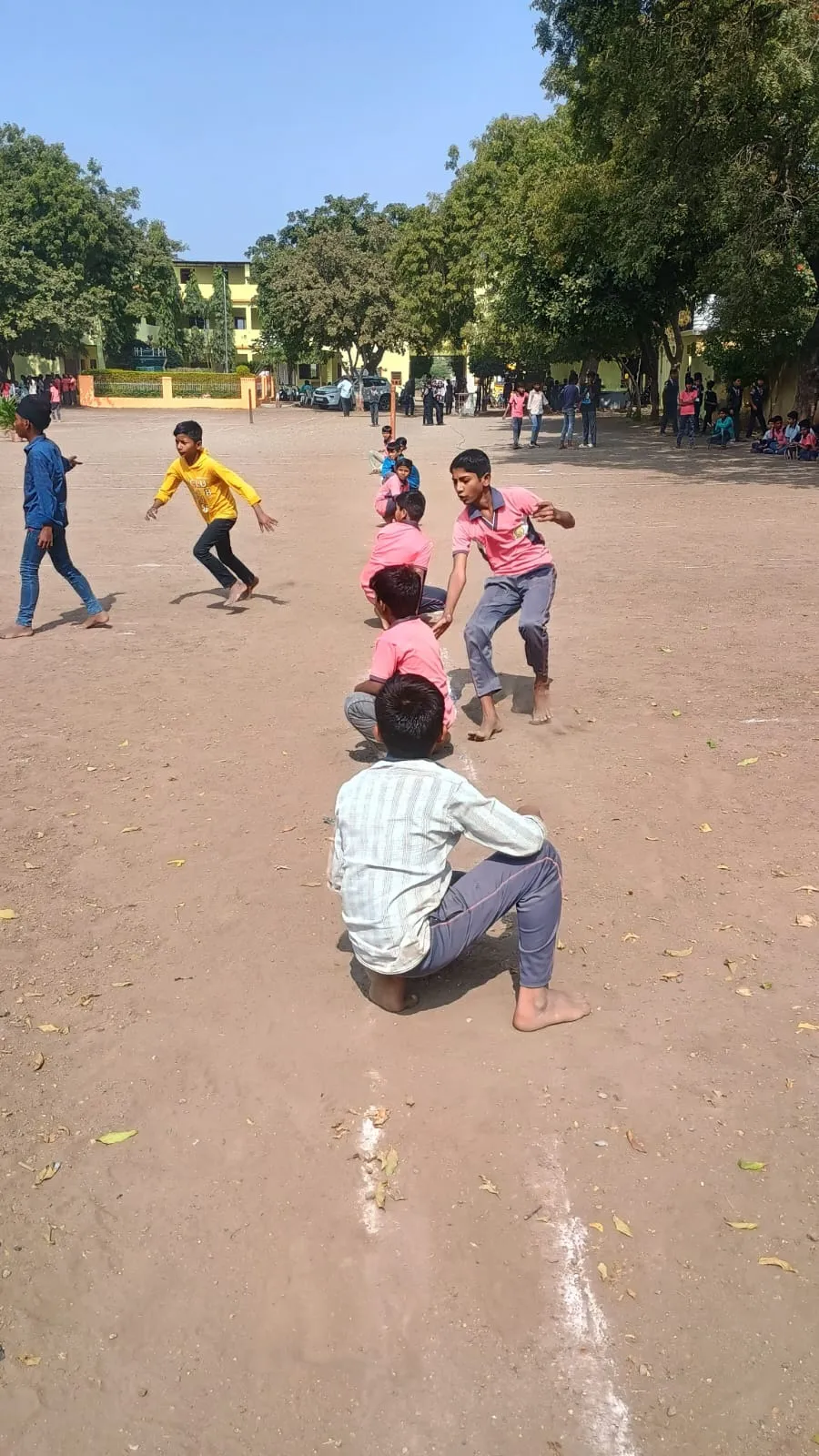 खेळामुळे सांघिक भावना वाढीस लागते एल.के. बिरादार                                                       लाबशा विद्यालयात क्रीडा स्पर्धाचे उदघाट्न